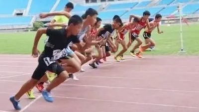 老年人打篮球时应如何进行适当的力量训练?_2